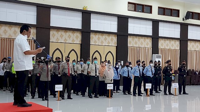Asisten 1 Bidang Pemerintahan dan Kesejahteraan Rakyat Provinsi Sulawesi Selatan Andi Aslam Patonangi bertindak selaku Inspektur Apel Siaga/Ist