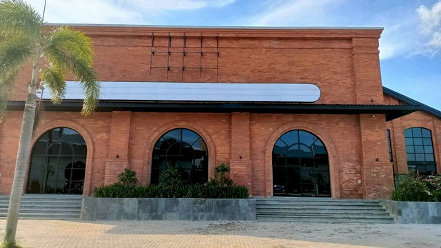 Holywings Batam tampak depan, tanpa logo. Foto: kiprepedia/kumparan 