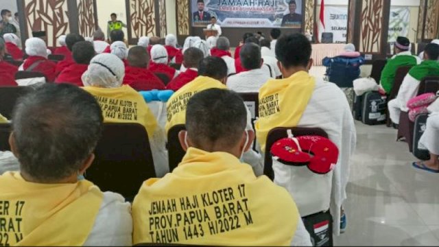 Pelepasan JCH Kloter 16 UPG di Asrama Haji Makassar. 