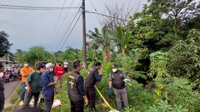 Lokasi penemuan mayat dalam karung, yang belakangan diketahui korban bernama Daeng Nillang, dan merupakan korban pembunuhan. Foto: ist