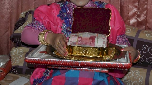 Uang Panai' atau uang hantaran bagi mempelai perempuan pengatin budaya di Sulsel. 