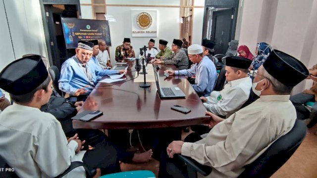 Diskusi dan perumusan masalah biaya pernikahan ala Sulsel, yakni uang panai, di Kantor MUI Sulsel, Jl Masjid Raya, Makassar, Rabu (22/6/22). (MUI)