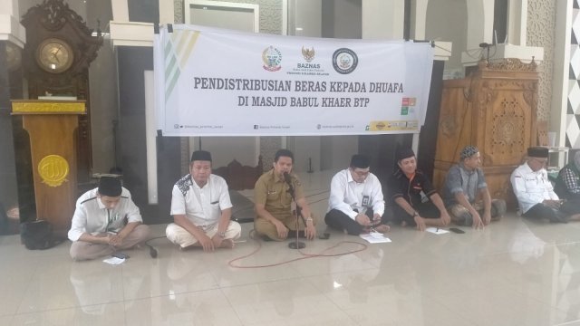 UPZ Baznas Pemprov Sulsel menyalurkan donasi beras yang berasal dari infaq dan sedekah para pegawai lingkup Pemprov Sulsel/Ist