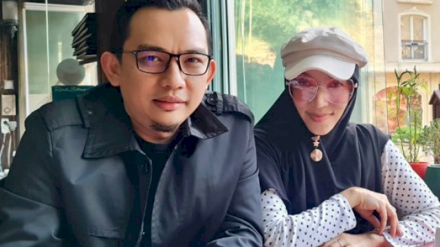 pendakwah Hilmi Firdausi dan istri (twitter)