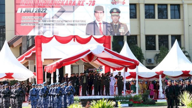 Upacara Hut Bhayangkara ke-76 yang digelar di Mapolda Sulsel. Foto: dok
