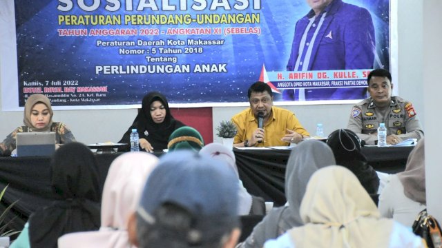 Anggota DPRD Makassar, Arifin Kulle saat melakukan Sosialisasi Perda perlindungan Anak di hadapan para konstituen, Kamis(7/7/2022)/IST