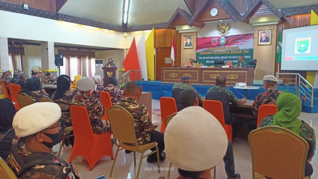 Ketua PC 1912 Forum Komunikasi Putra Putri Purnawirawan Indonesia (FKPPI) Kota Parepare, Hj Erna Rasyid Taufan membuka kegiatan Komunikasi Sosial (Komsos) yang digelar Kodim 1405/Parepare/IST