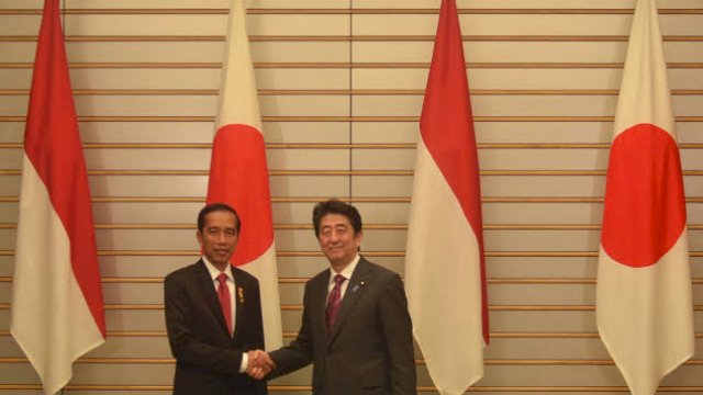 Presiden Jokowi dan Eks PM Jepang Shinzo Abe. Foto: dok Sekretariat Negara