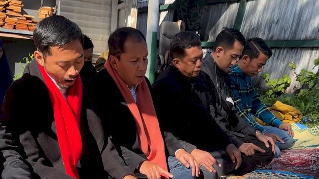 Wali Kota Makassar, Moh. Ramdhan &lsquo;Danny&rsquo; Pomanto melaksankan Salat Ied Adha bersama keluarganya di Sydney, Australia, Sabtu (9/7/22)/IST