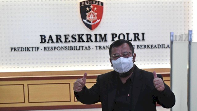Eks Presiden ACT Ahyuddin, saat menjalani pemeriksaan di Bareskrim Polri. Foto: dok Republika