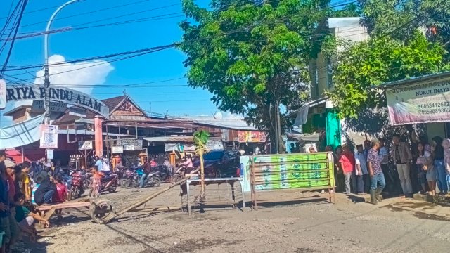 Warga blokade jalan Antang Raya