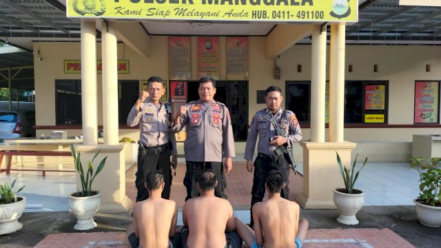 Polisi mengamankan tiga pemuda komplotan bermotor yang serang warga hingga curi handphone. Foto: ist
