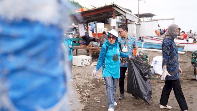 Kampanye Minimalisir Sampah Plastik dan Bersih Pantai yang digelar Dinas Kelautan dan Perikanan Provinsi Sulawesi Selatan, di Kawasan Pantai Beba, Kabupaten Takalar, Kamis (14/7/2022)/IST