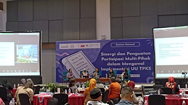 Organisasi Perempuan Mahardhika bersama dengan Yayasan Rumah Mama menggelar Seminar Nasional, Jumat (15/7/2022) di Hotel Four Points by Sheraton Makassar/PORTALMEDIA/Rahma.A