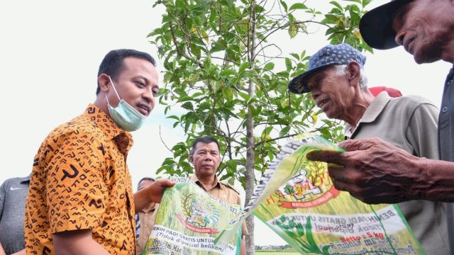 Gubernur Sulsel Sudah Salurkan 1,2 Ton Bantuan 'Mandiri Benih' untuk Musim Tanam Pertama 2022