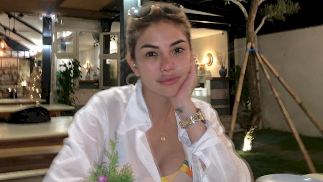 Nikita Mirzani Dijemput Paksa Polisi Saat Jalan-Jalan di Senayan City 