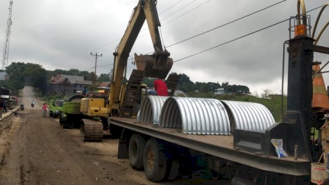 Pemeliharaan ruas jalan Boro di Kabupaten Jeneponto sudah memasuki tahap pengaspalan jalan/IST