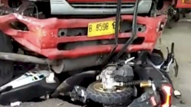 Truk Pertamina Seruduk Kendaraan di Jalan Alternatif, 11 Orang Meninggal Dunia 