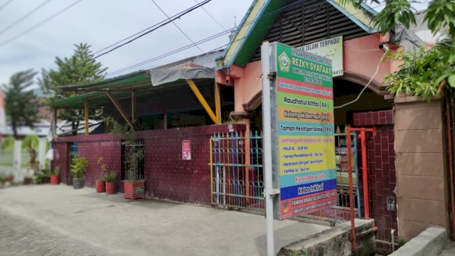 Yayasan Reski Syafaat nampak sepi pasca tenggelamnya anak berusia 5 tahun. Tempat ini berada di Kompleks Perumahan Pondok Lestari, Jalan Daeng Tata I, Kecamatan Tamalate, Kota Makassar(PORTAL MEDIA/REZA)
