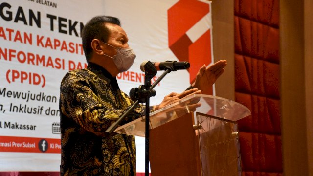 Ketua KI Sulsel, Pahir Halim pada kegiatan Bimbingan Teknis (Bimtek) Peningkatan Kapasitas Pejabat Pengelola Informasi dan Dokumentasi (PPID), yang dilaksanakan di Hotel Gammara Makassar, Rabu, 20 Juli 2022./IST
