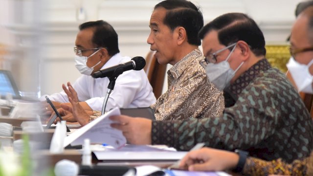 Presiden Jokowi memimpin Ratas mengenai tatanan kebijakan gula nasional, Rabu (20/07/2022), di Istana Merdeka, Jakarta. (Foto: Humas Setkab)