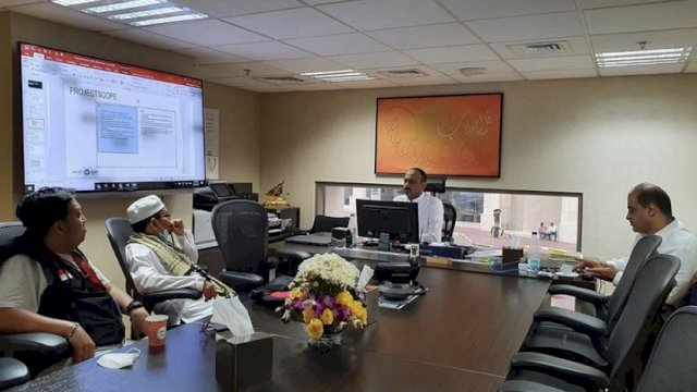 Pertemuan managemen Ananda Group dengan pemimpin hotel di Madinah. 