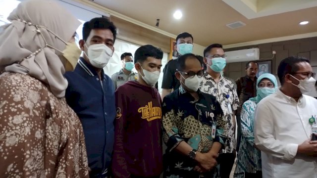 Pihak keluarga bayi saat melakukan pertemuan dengan pihak RS dalam rangk mediasi(Portal Media/Reza) 