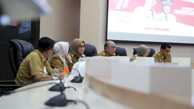 Wakil Wali Kota Makassar, Fatmawati Rusdi saat memimpin rapat terkait persiapan HUR RI bersama seluruh OPD, Camat dan Lurah di Ruang Sipakatau, Balai Kota Makassar, Selasa (26/7/2022)/IST