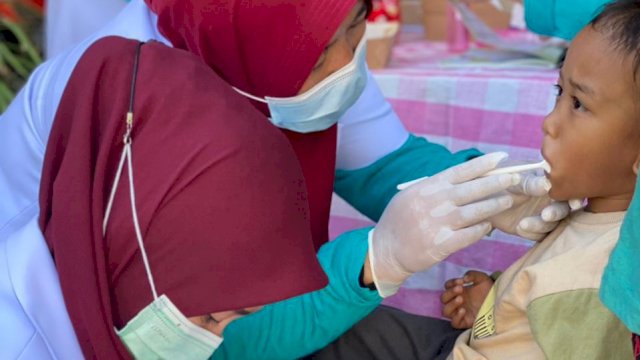 Cegah Stunting, Puslitbang LP2M Unhas Lakukan Pemeriksaan Gigi dan Mulut di Kab. Pangkep