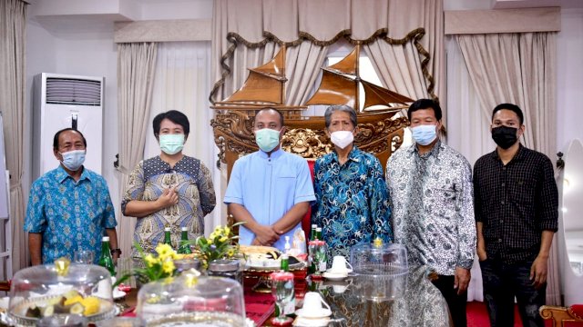 Gubernur Sulsel, Andi Sudirman saat menemui warga asal Kecamatan Mappak dan Kecamatan Simbuang di Kabupaten Tana Toraja, Rabu (27/7/2022)/IST