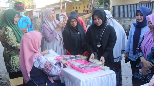 Wakil Wali Kota Makassar Fatmawati Rusdi saat meninjau persiapan Lorong Wisata (Longwis) yang berada di Perumahan Bosowa Permai, Kelurahan Minasa Upa, Kecamatan Rappocini, Kamis (28/7/2022)/IST