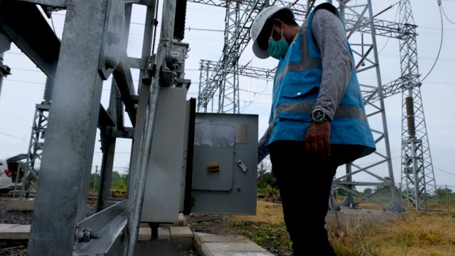  PT PLN (Persero)  menyediakan pasokan listrik yang andal ke perusahaan pemurnian hasil tambang atau smelter/IST