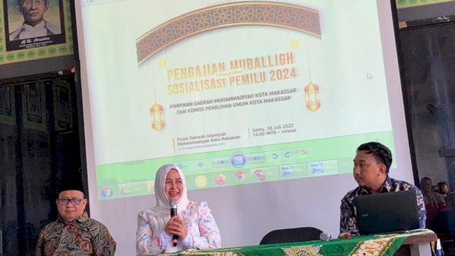 Komisioner KPU Makassar, Endang Sari saat menjadi pembicara pada kegiatan Pengajian Muballigh 
 Sabtu 30 Juli di Pusat Dakwah Islamiyah Muhammadiyah Kota Makassar/IST