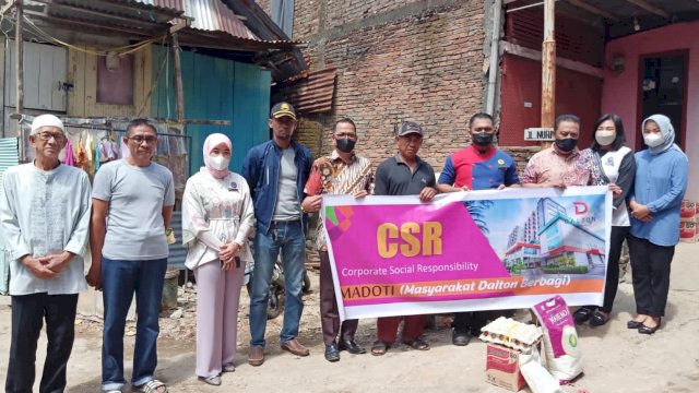Aksi CSR Hotel Dalton Makassar, di Kelurahan Pai, Kecamatan Biringkanaya, Makassar. Foto: dok 