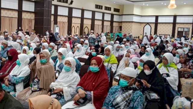 Jemaah Makassar Sebut Layanan Haji Regular Seperti Haji Plus
