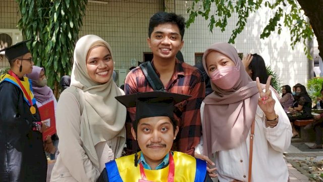 Ilham Fathul Kiram ialah wisudawan muda dari jurusan Perencanaan Wilayah dan Kota (PWK) Fakultas Teknik, Universitas Hasanuddin (Unhas)/IST