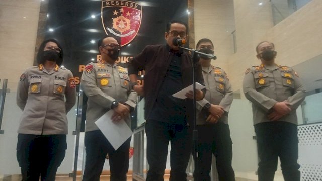 Direktur Tindak Pidana Umum Bareskrim Polri, Brigjen Pol Andi Rian Djajadi dalam konferensi pers,