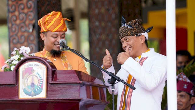 Gubernur Sulsel, Andi Sudirman Sulaiman  pada puncak kegiatan 14 Tahun Kabupaten Toraja Utara di Lapangan Bakti, Singki&rsquo;, Kota Rantepao, Rabu, 4 Agustus 2021/IST