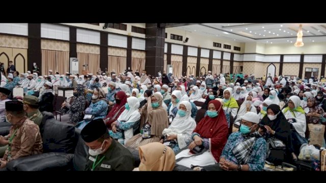 786 Jemaah Haji Sultra Pulang Melalui Jalur Darat dan Udara