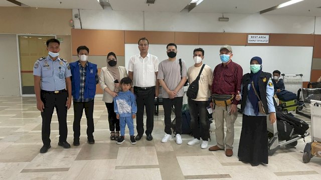 Rumah Detensi Imigrasi (Rudenim) Makassar Kantor Wilayah (Kanwil) Kemenkumham Sulsel mengawasi pemberangkatan Resettlement terhadap 6 (enam) orang pengungsi/IST