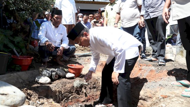 Peletakan batu pertama pembanguna masjid Bakaratul Ilham, Jumat (5/8/2022). Foto: dok
