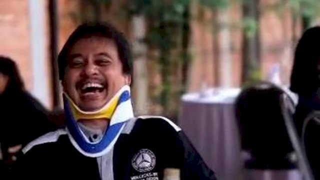 Roy Suryo ngakak