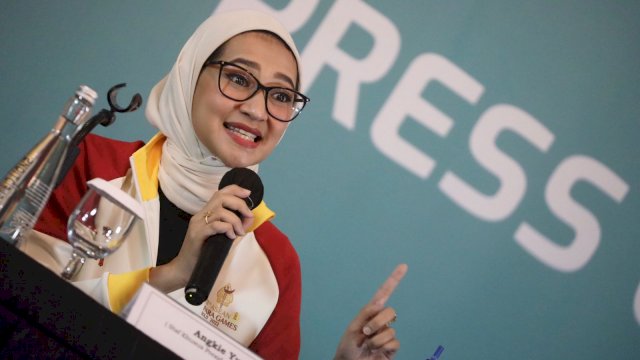 Staf Khusus Presiden Joko Widodo, Angkie Yudistia mengatakan Indonesia telah berhasil menjadi tuan rumah yang baik dalam pelaksanaan Asean Para Games Solo 2022. Hal itu disampaikan Angkie dalam konferensi pers kepada media di Swiss-Bell Hotel Solo, Sabtu (6/8) siang. (foto:akbar/kemenpora.go.id)