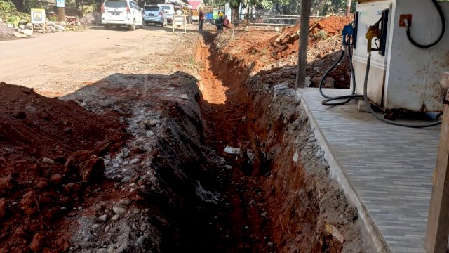 Penanganan fisik pada ruas jalan Burung-burung - Bili-bili di Kabupaten Gowa oleh Pemerintah Provinsi Sulsel/IST
