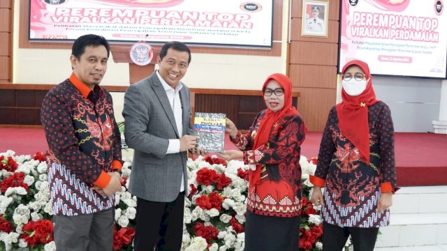 Sekretaris Daerah (Sekda) Kabupaten Gowa, Kamsina  pada kegiatan Pencegahan Terorisme  melalui Forum Koordinasi Pencegahan Terorisme Sulawesi Selatan (FKPT) di Baruga Karaeng Galesong Kantor Bupati Gowa, Kamis (11/8)/IST