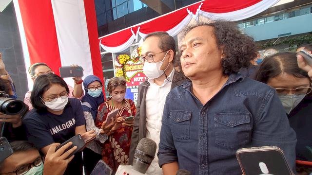 Eks pengacara Bharada Richard Eliezer atau Bharada E, Muhammad Boerhanuddin dan Deolipa Yumara. Foto: dok Merdeka