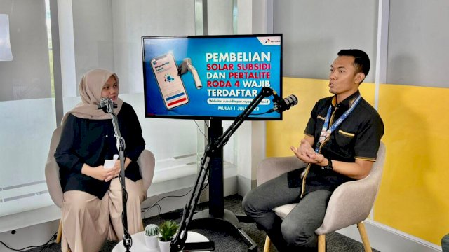 Gathering online Kalla Toyota di seri ke-111 juga dirangkaikan dengan talkshow yang menghadirkan narasumber Supervisor Communication and Relation Pertamina Patra Niaga Sulawesi, Taufiq Kurniawan, dengan tema talkshow "Subsidi BBM Tepat Sasaran". Foto: portalmedia/al fath