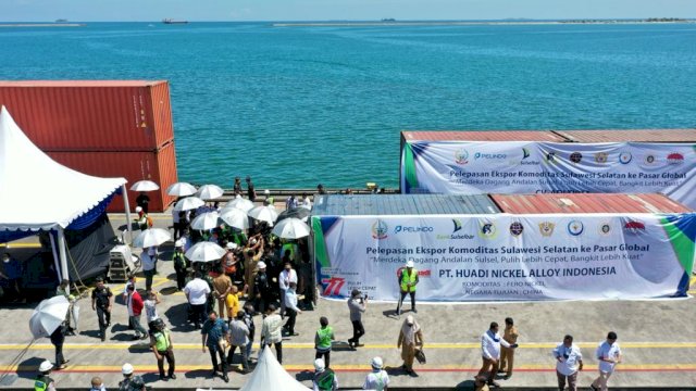 Pelepasan 23 komoditas ekspor Sulsel ke 20 negara tujuan, di Terminal Petikemas Soekano Hatta Makassar, Senin (15/8/2022). Foto: dok