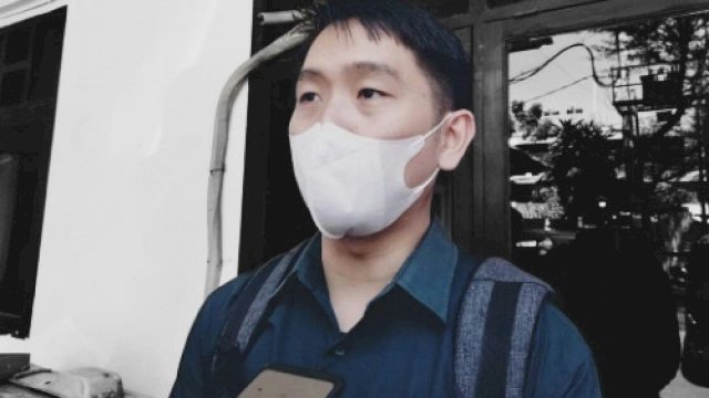 Ketiga

PORTALMEDIA.ID, MAKASSAR - Direktur Operasional Perseroda alias PT. Sulsel Citra Indonesia (SCI), Rendra. Foto: PORTALMEDIA/Al Fath