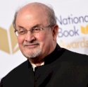 Iran Bantah Terkait Percobaan Pembunuhan Penulis Salman Rushdie, Tapi..